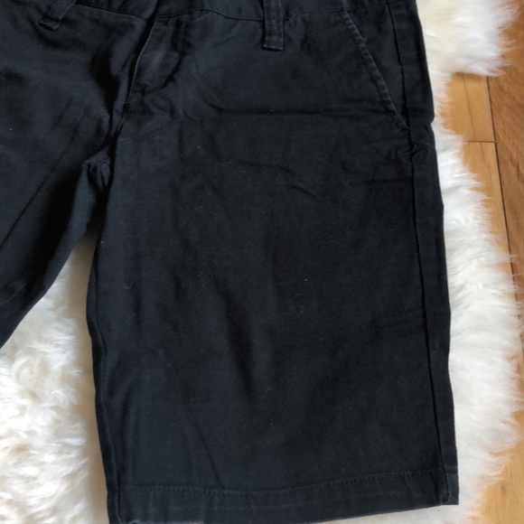 HURLEY Classic fit low rider skateboarding/Bermuda shorts. Size 7. In black - Picture 5 of 15